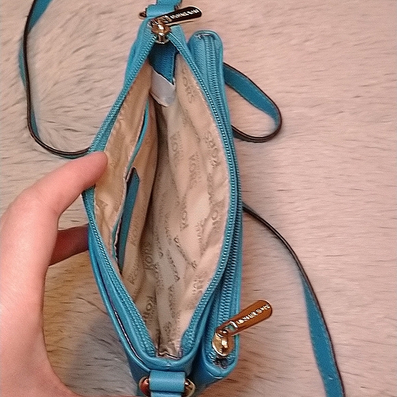 GUC Michael Kors Summer Blue Crossbody Bag - Picture 8 of 15